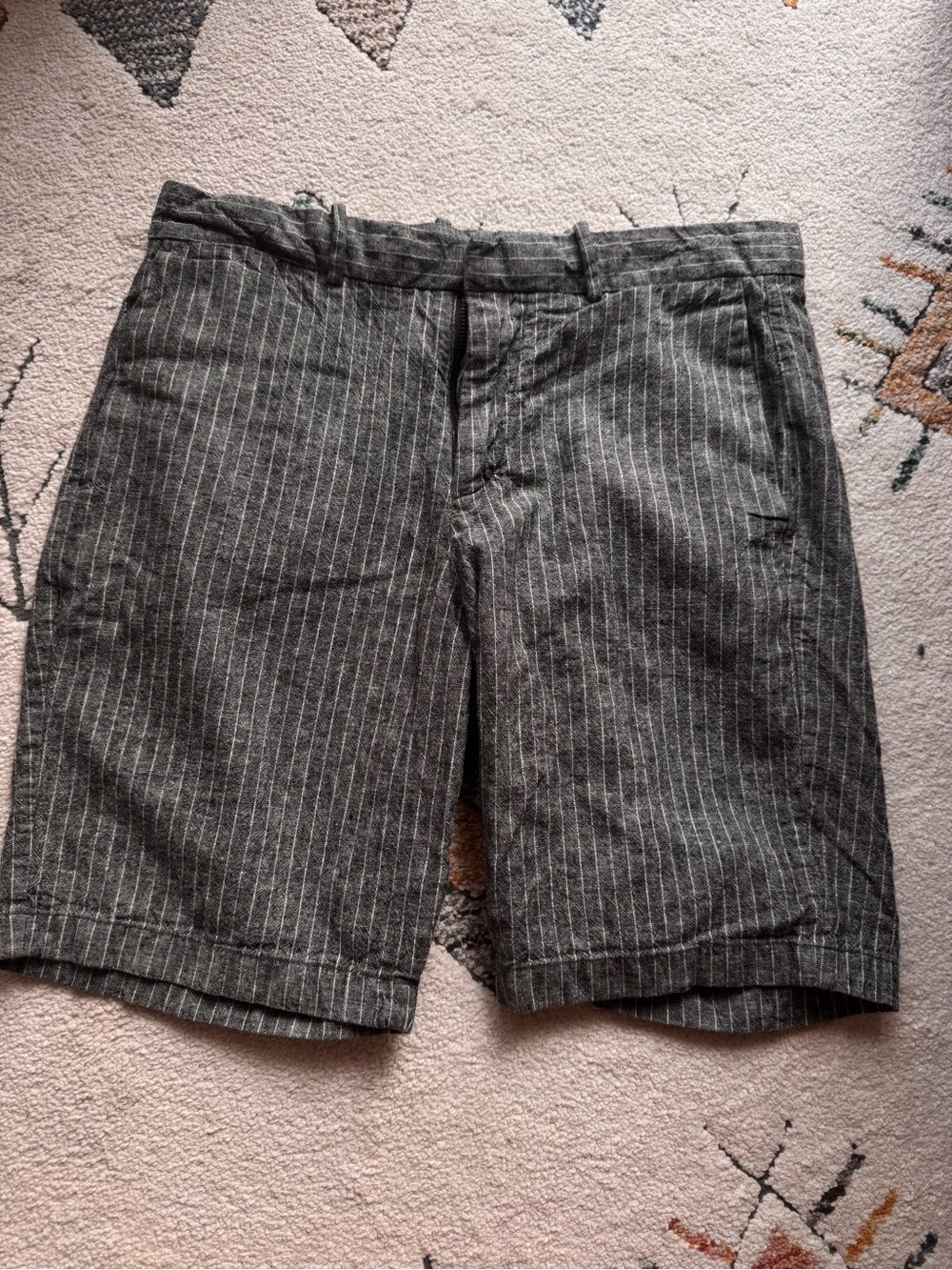 GAP Men’s Gray Pinstripe Flat Front Shorts